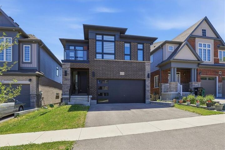 375 Chokecherry Crescent — photo 1