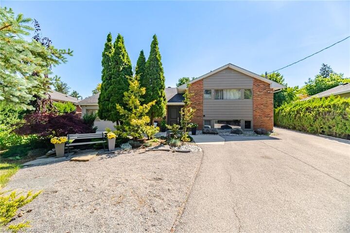 Photo de la propriété:  14 Plainsman Road  ON L5N 1C5 