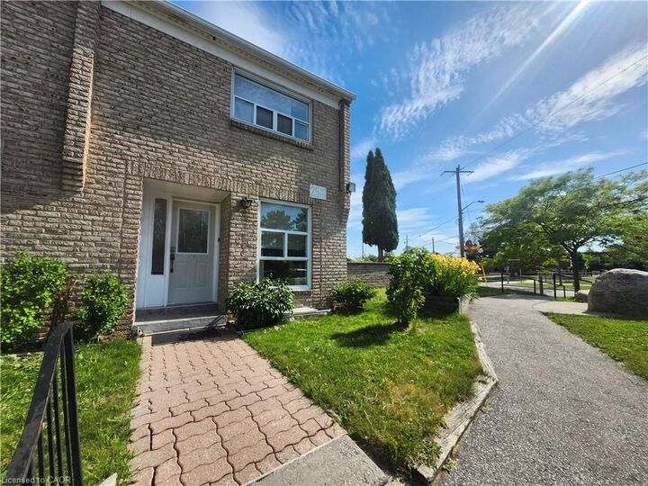 25 Gosford Boulevard 15 — photo 1
