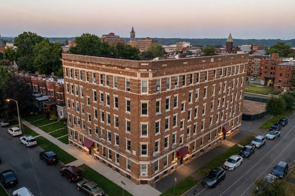 Property Photo:  212 Walnut Street 4L  MA 01040 