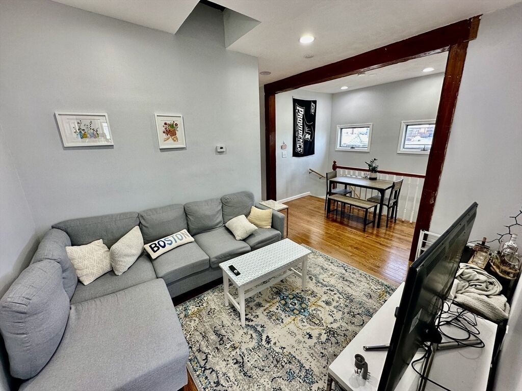 Property Photo:  460 E 7th St 3  MA 02127 