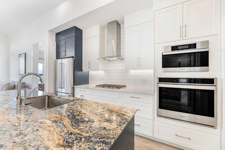 Property Photo:  12572 Crestmont Boulevard SW  AB T3B 6J5 