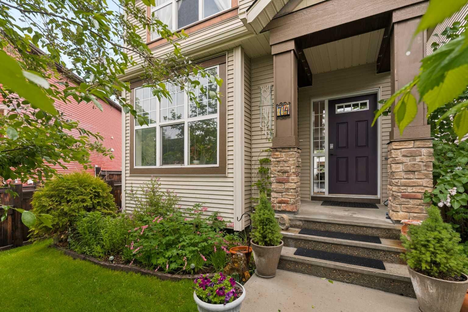 Property Photo:  74 Autumn Crescent SE  AB T3M 0P5 