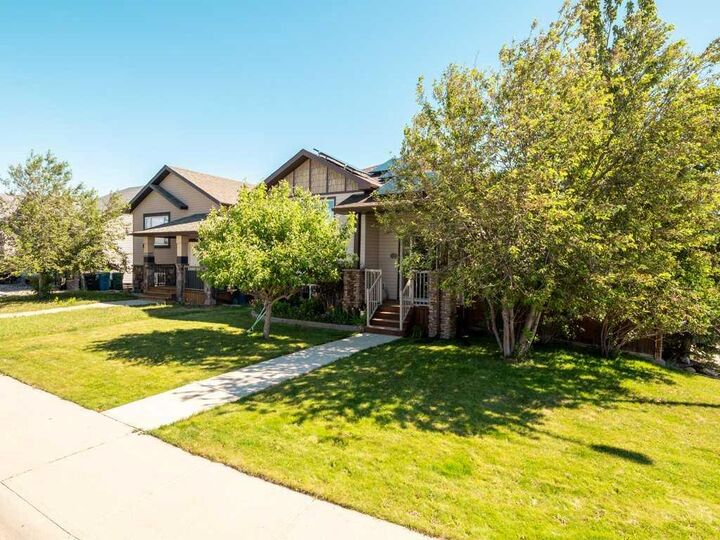 Property Photo:  202 Mt Sundance Crescent W  AB T1J 0T6 