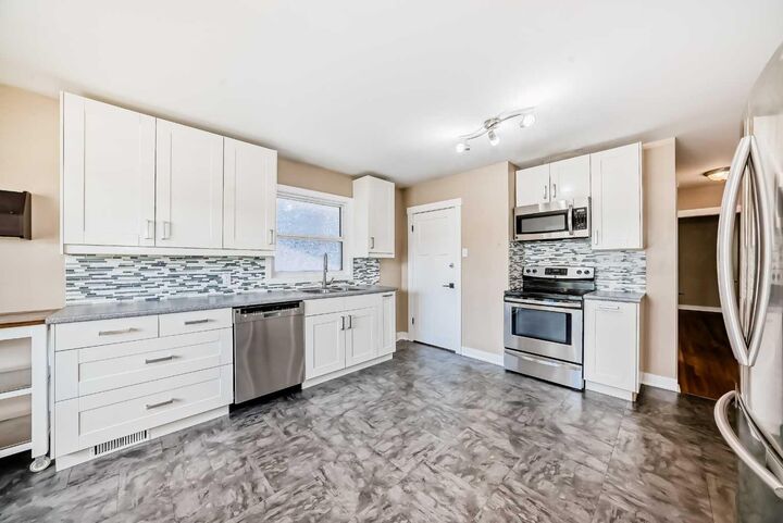 Property Photo:  3708A Spruce Drive SW  AB T3C 3A7 