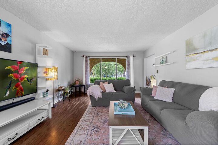 Photo de la propriété: 5221 42 Street AB T4V 1A7