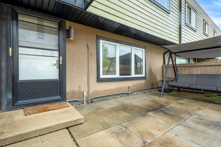 Property Photo:  3809 45 Street SW 101  AB T3E 3H4 
