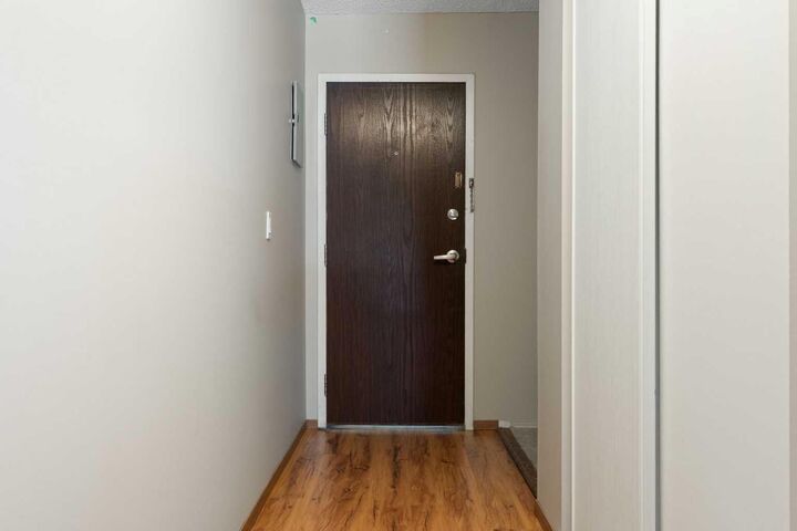 Property Photo:  4001C 49 Street NW 3101  AB T3A 2C9 