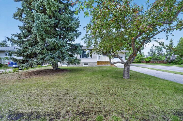 Property Photo:  5202 56 Avenue  AB T4H 1H8 