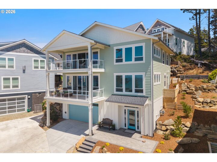 Property Photo:  2528 SW Coral Ave  OR 97367 