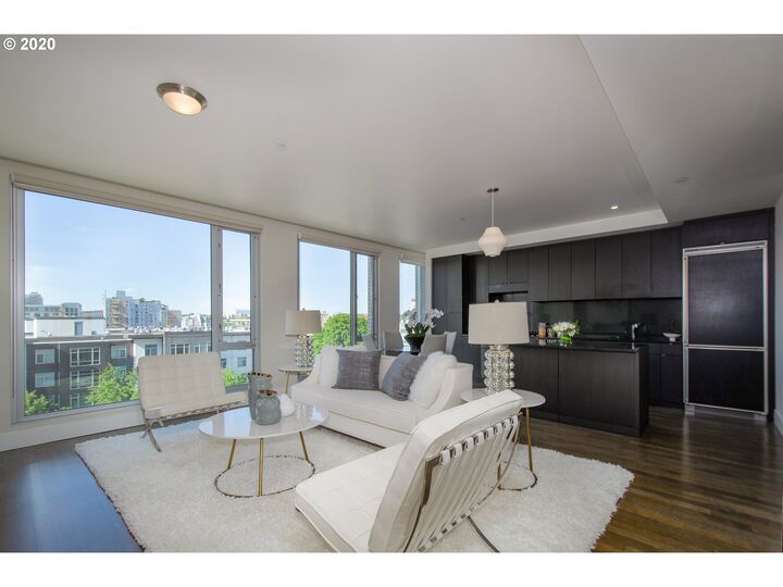 Property Photo:  937 NW Glisan St 732  OR 97209 