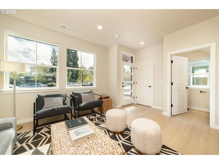 Property Photo: 5685 SE 60th St OR 97206