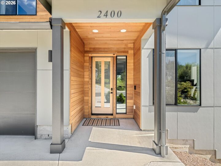 Property Photo:  2400 N S St  WA 98671 