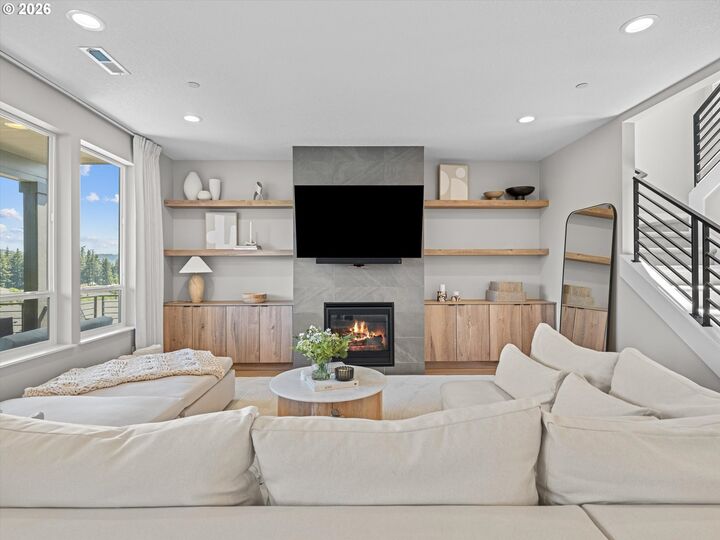 Property Photo:  2400 N S St  WA 98671 