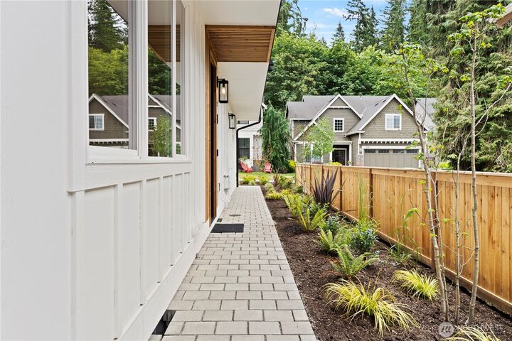 Property Photo:  