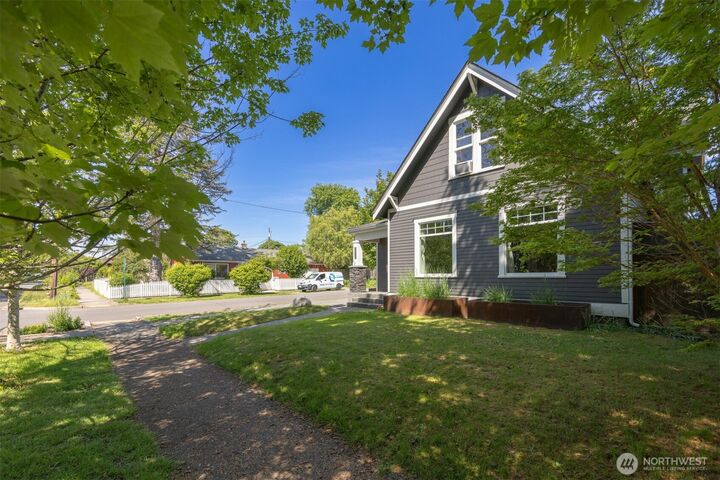 Property Photo:  2430  Willams Street  WA 98226 