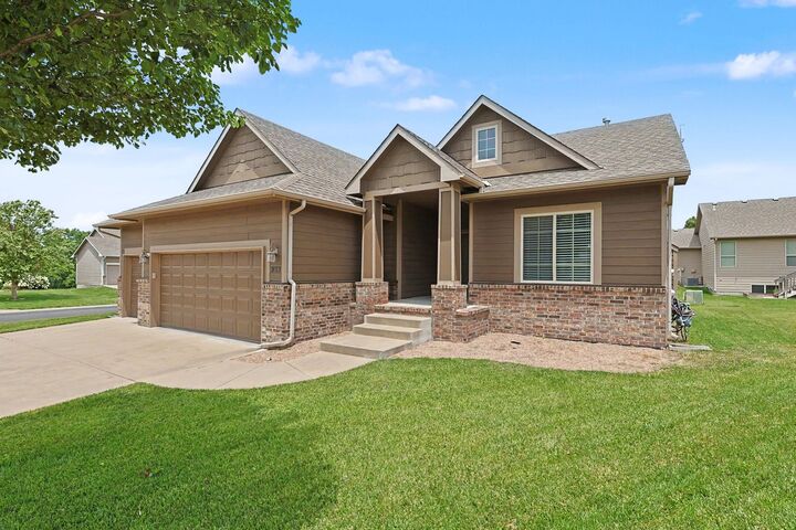 Property Photo:  933 W Threewood  KS 67002 