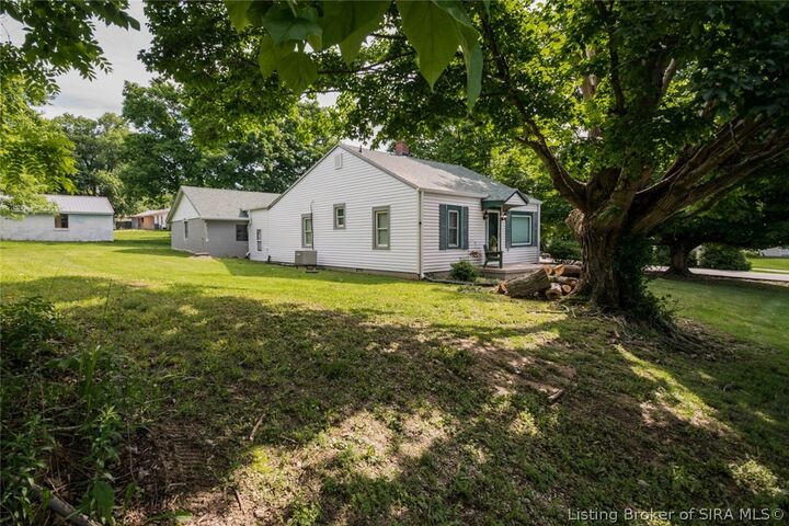 Property Photo: 5462 Quarry Road IN 47150