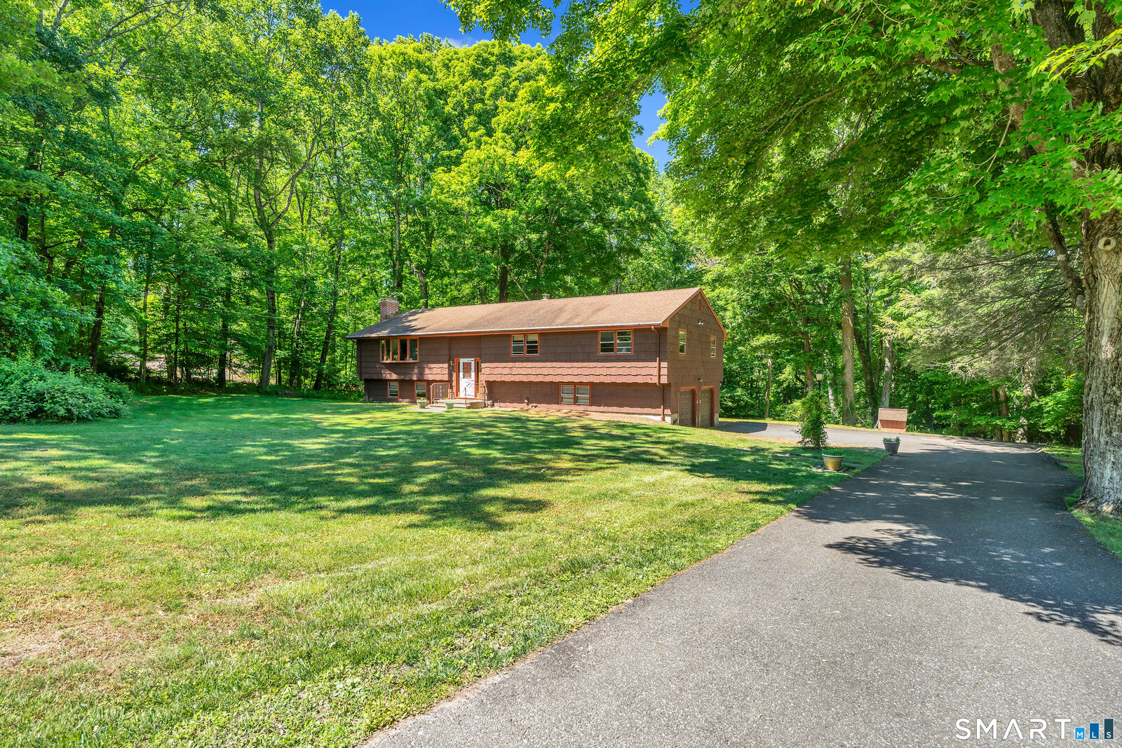 Property Photo: 122 Fresh Meadow Drive CT 06611
