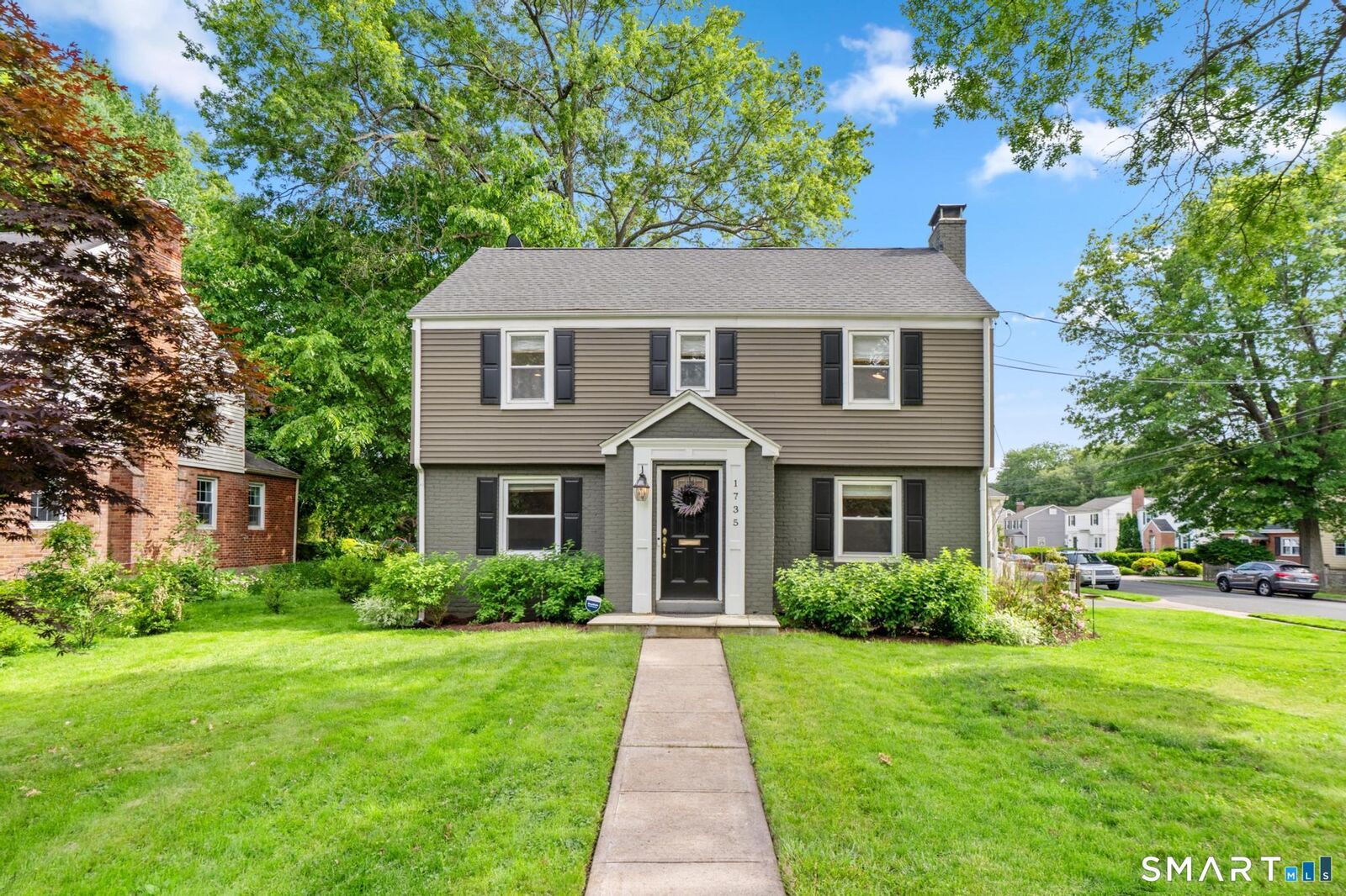 Property Photo:  1735 Asylum Avenue  CT 06117 