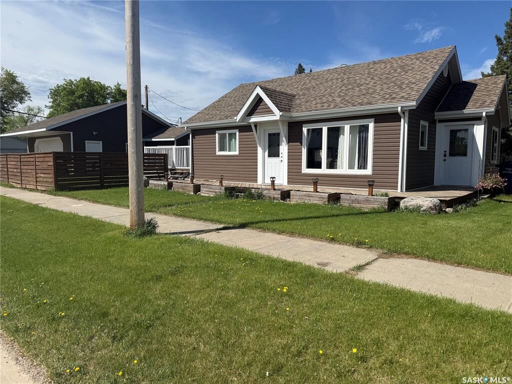 Photo de la propriété:  300 8th Avenue W  SK S0E 1E0 