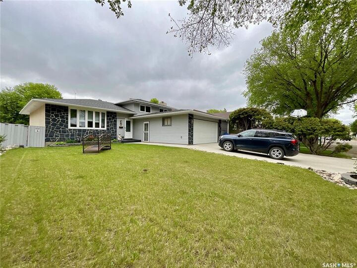 Property Photo: 255 Litzenberger Crescent SK S4R 7A2