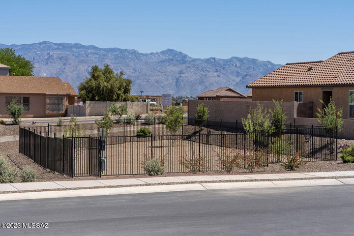 Property Photo: 4466 S Downshift Drive AZ 85730