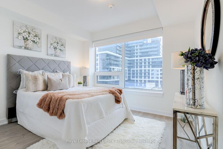Property Photo: 3200 William Coltson Avenue 407 ON L6H 7W6