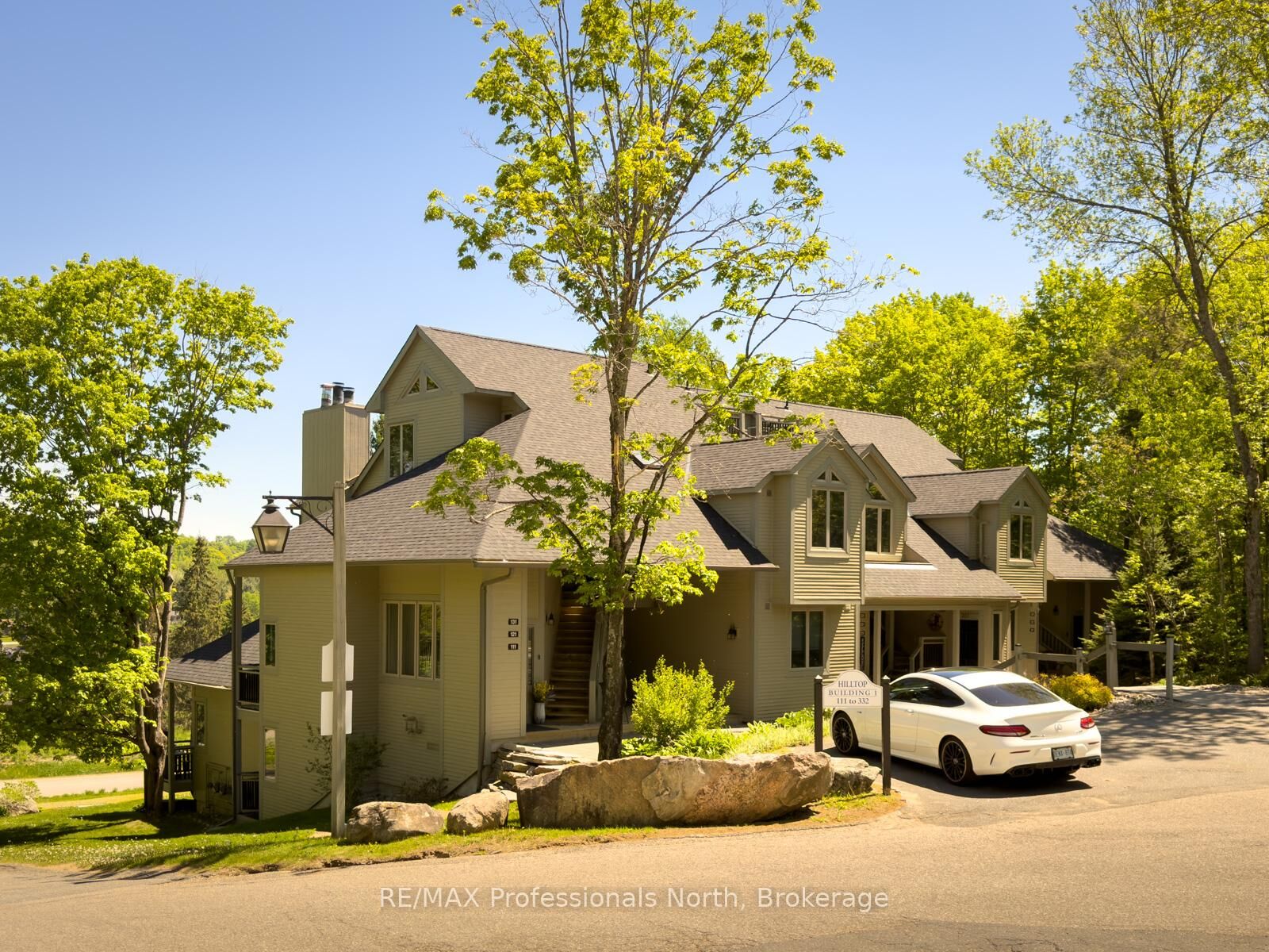 Property Photo: 121 Grandview Hilltop Drive 121 ON P1H 2J5
