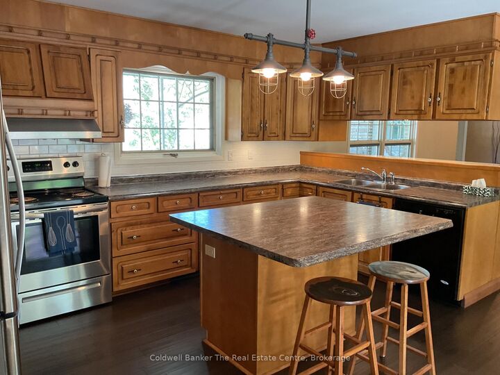 Property Photo: 815 Muskoka Road N ON P1P 1C2