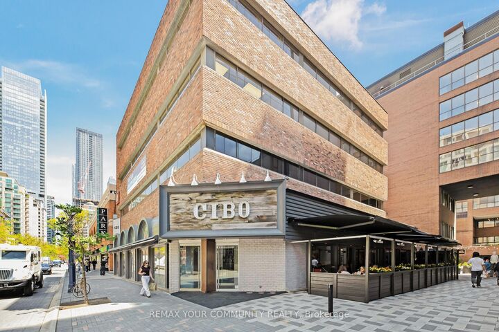 Property Photo: 155 Yorkville Avenue 3113 ON M5R 1C4