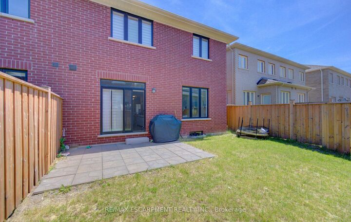 Property Photo: 37 Great Falls Boulevard ON L8B 1X8
