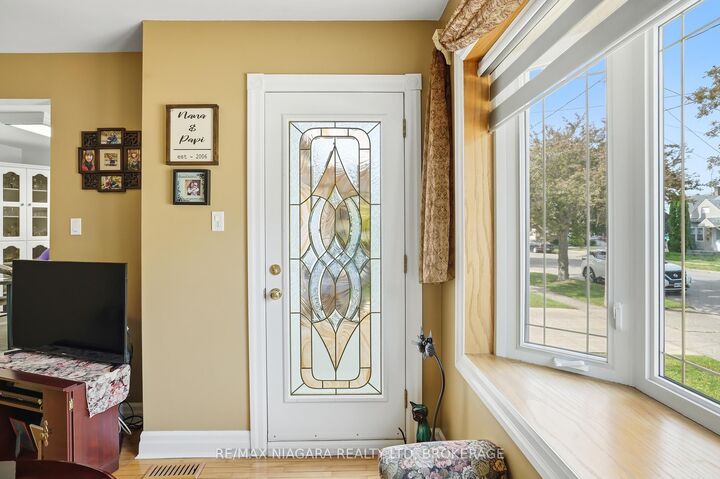 Property Photo:  270 McAlpine Avenue S  ON L3B 1T9 