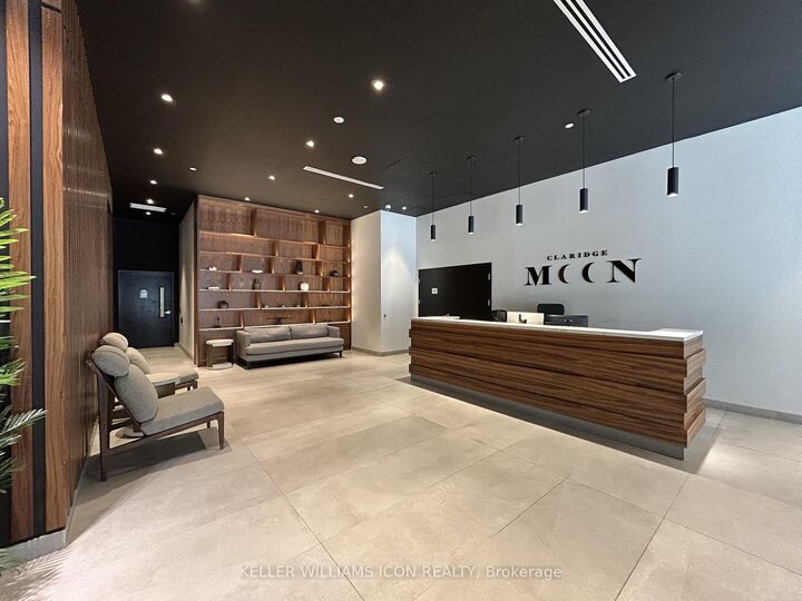 Property Photo: 340 Queen Street 810 ON K1R 0G1