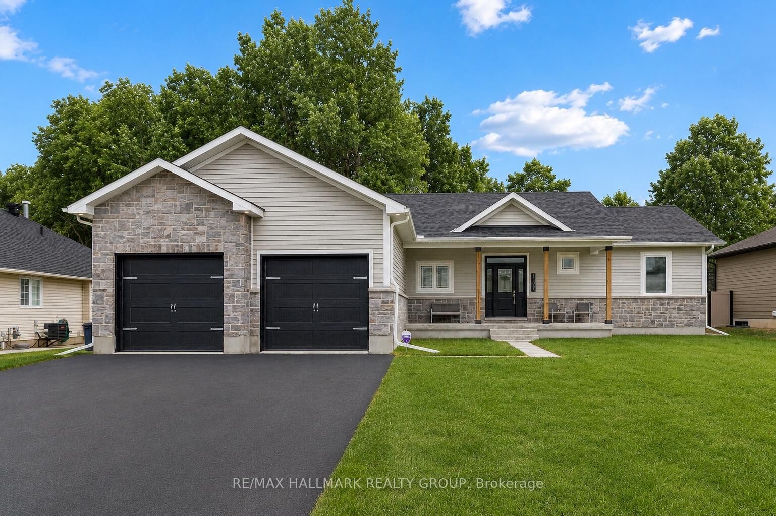 Property Photo: 1077 Shearer Drive ON K6V 7K1