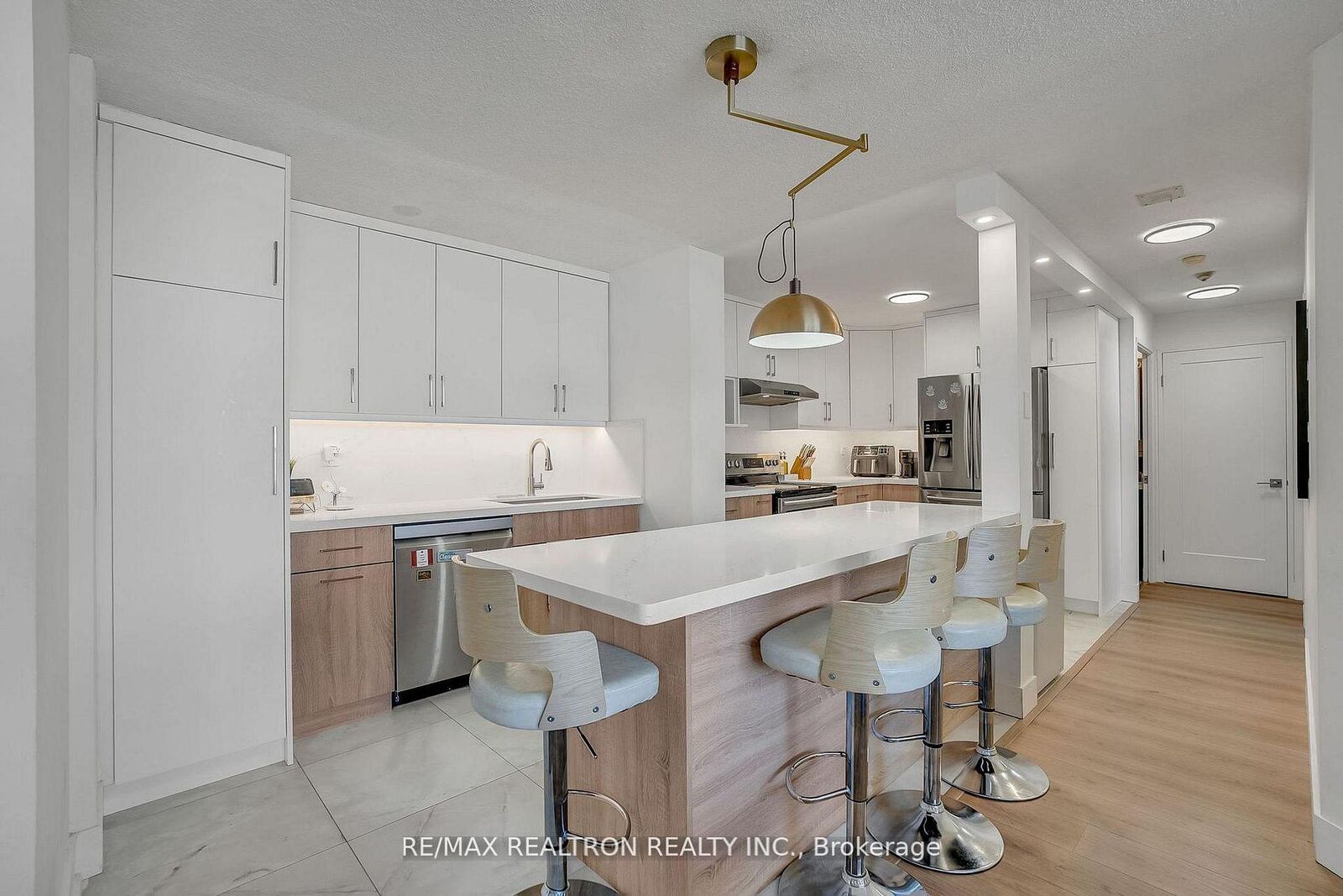 Property Photo:  4185 Shipp Drive 1713  ON L4Z 2Y8 