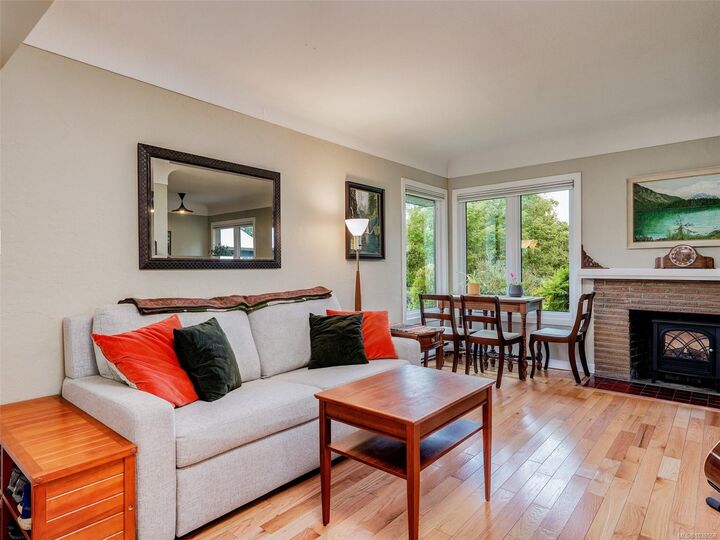 Property Photo:  