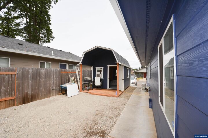 Property Photo: 928 Trust Ln SE OR 97306