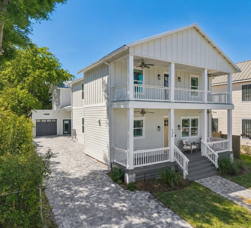 Property Photo:  908 White Street  FL 32034 