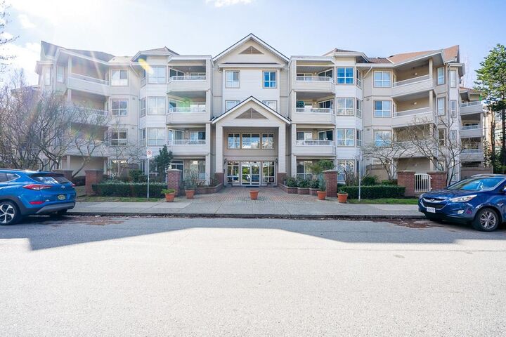 Property Photo: 8139 121A Street 406 BC V3W 0Z2