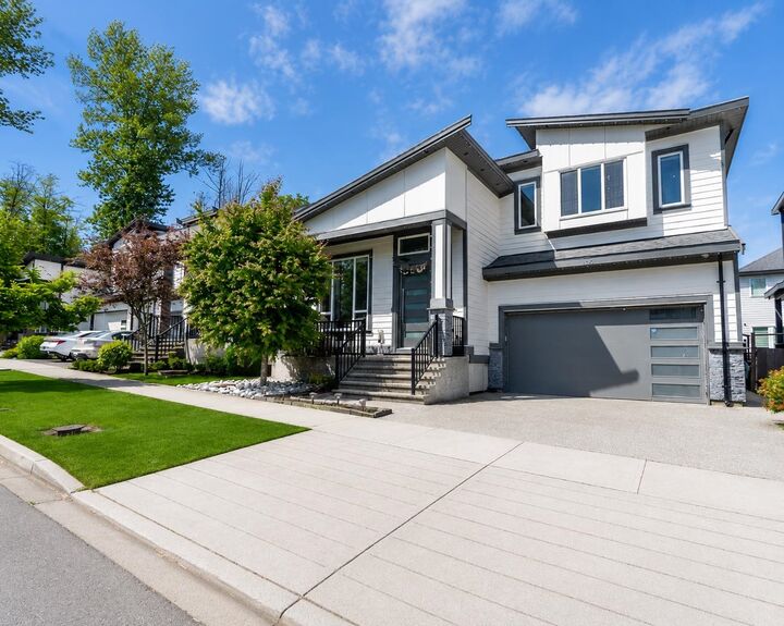 5921 140B Street — photo 1