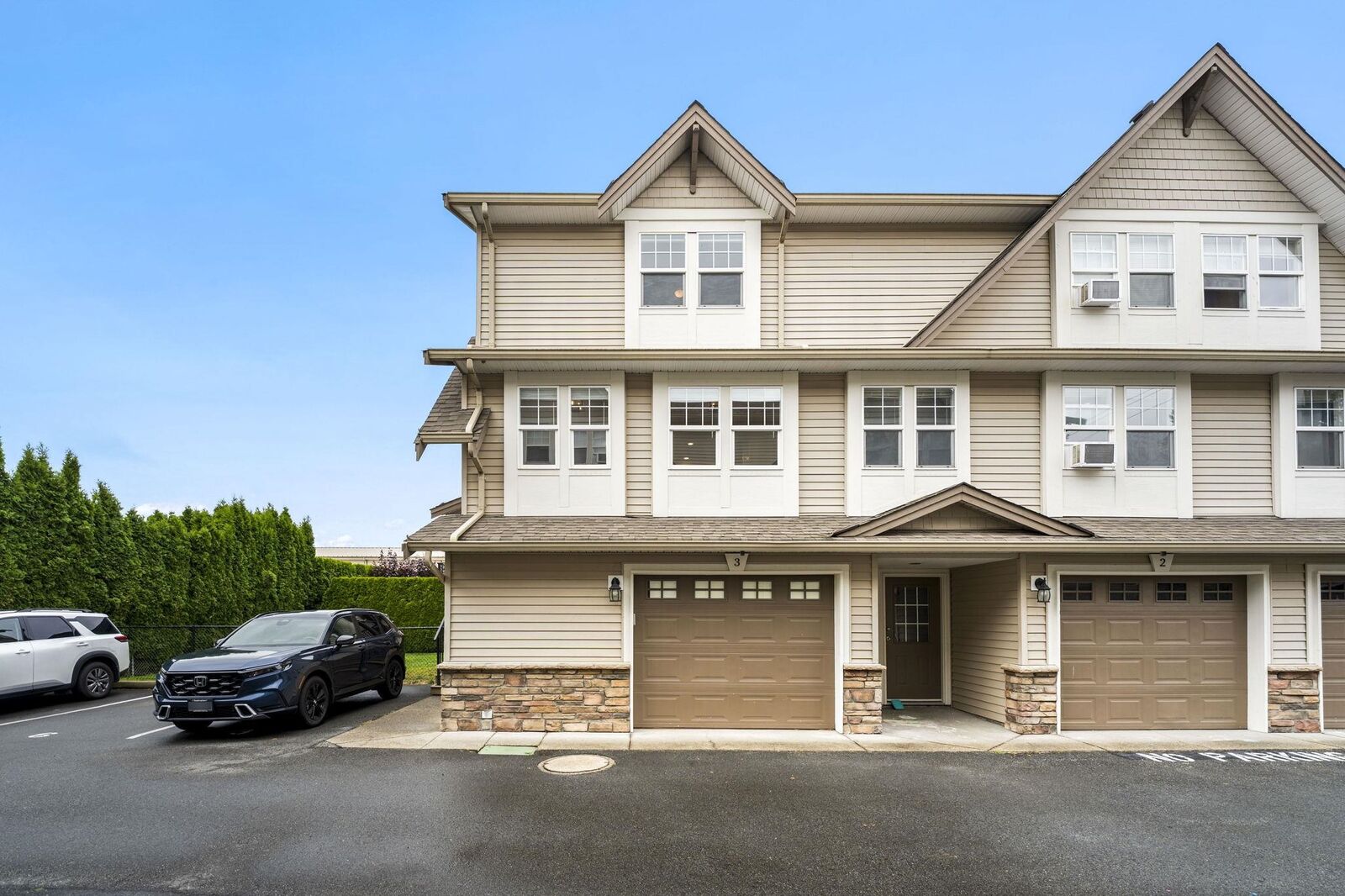 Property Photo: 46538 First Avenue 3 BC V2P 1W9