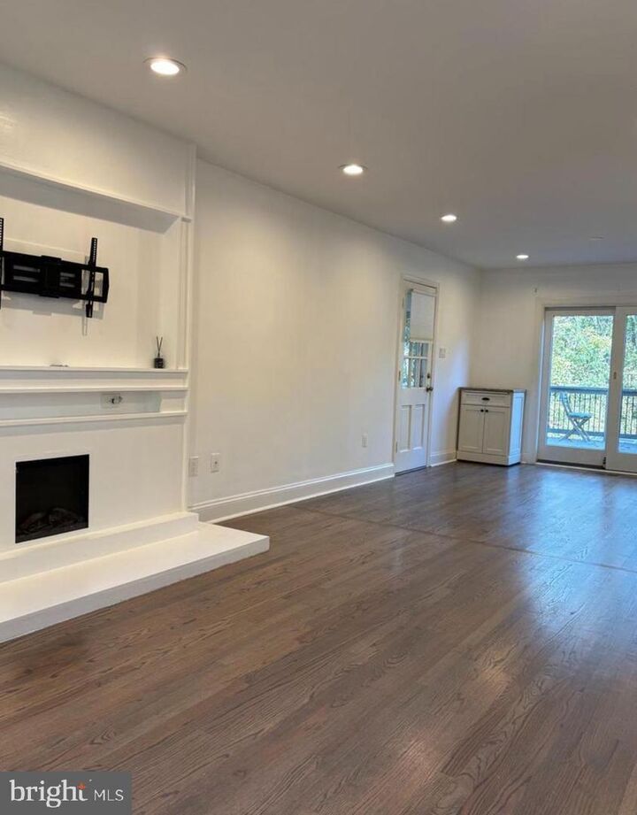Property Photo: 9830 Meadow Valley Drive VA 22181
