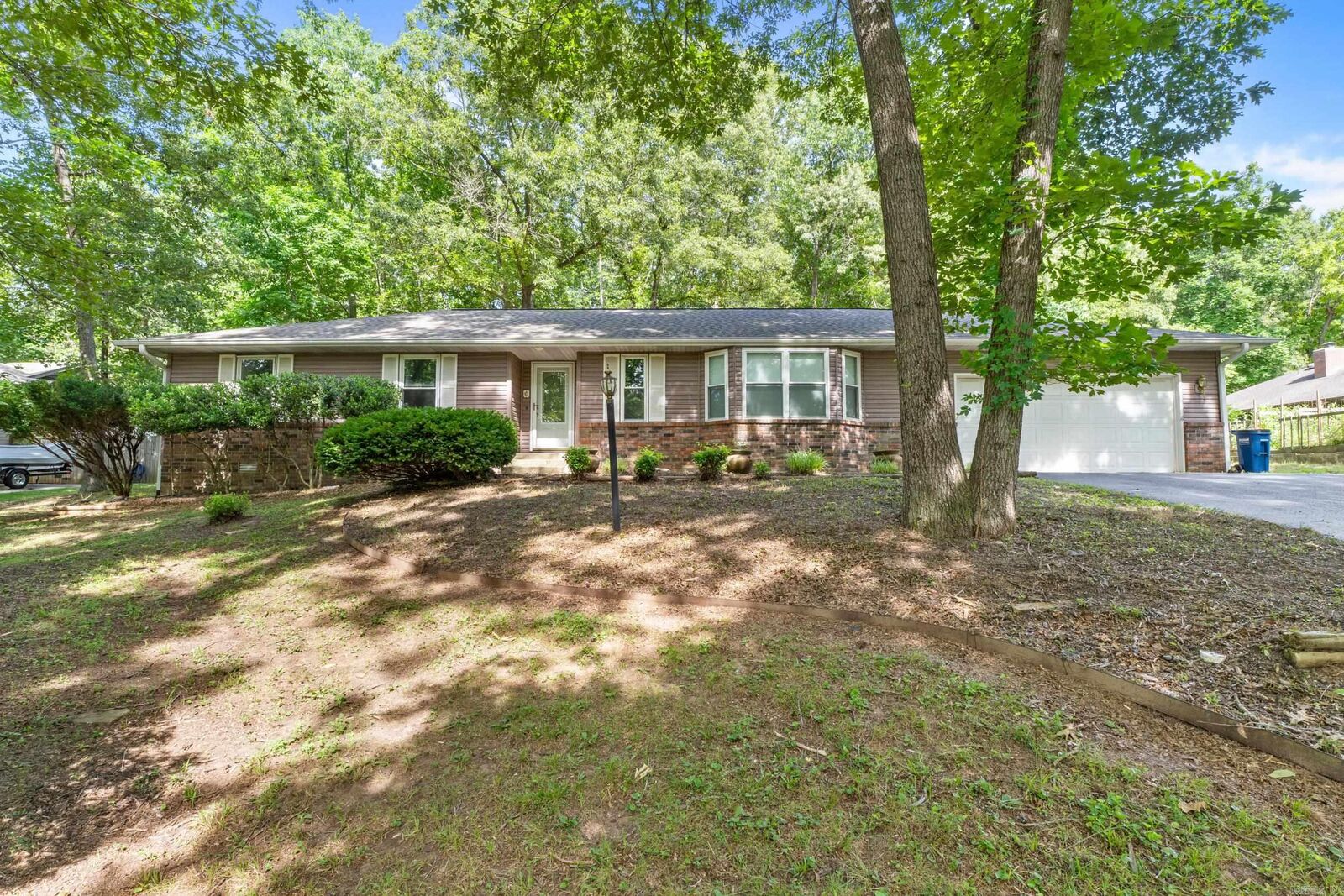 Property Photo: 822 Pebblecreek Drive AR 72653