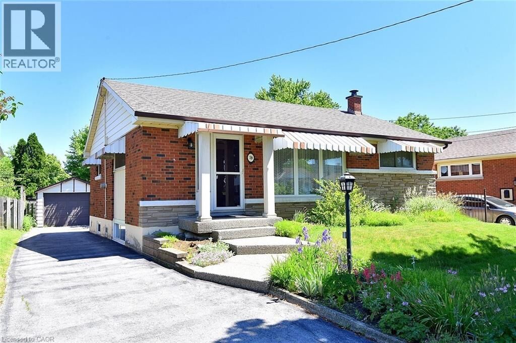Property Photo:  19 Gildea Street  ON L8V 2G6 