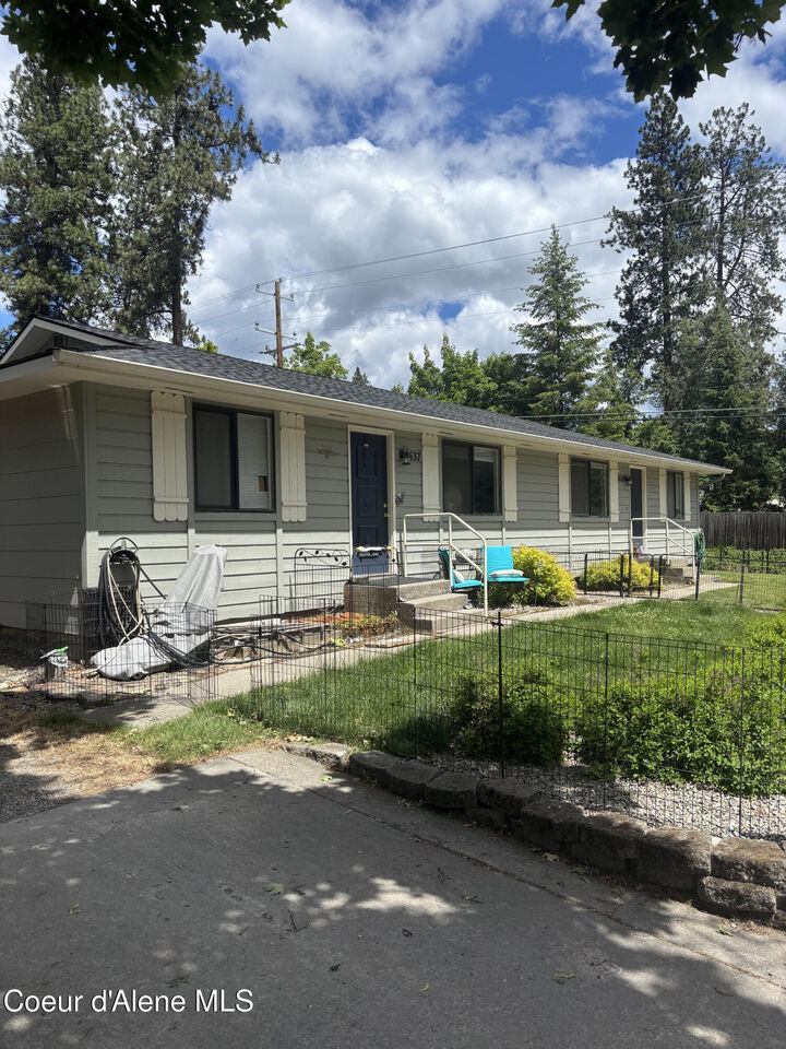 Property Photo: 1637/1639 E Stiner Ave ID 83815