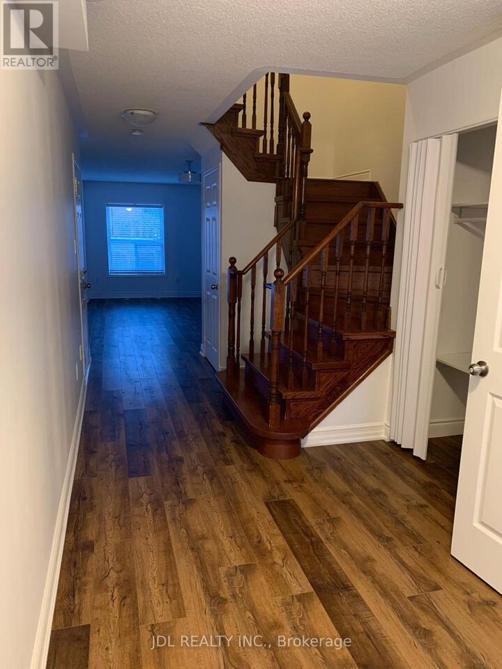 Photo de la propriété:  106 Burgess Crescent  ON L3X 2T8 
