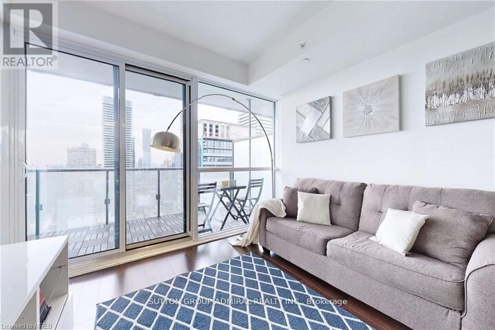 Property Photo:  15 Grenville Street 3706  ON M4Y 0B9 