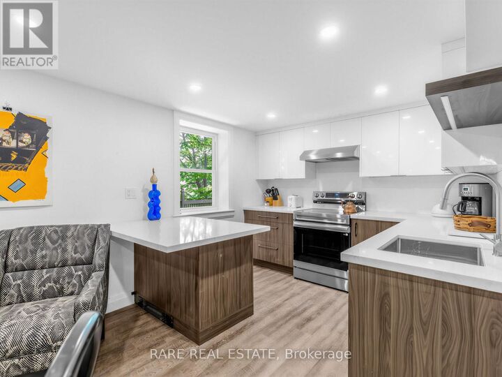 Photo de la propriété:  2 Leander Court Lower  ON M4B 2W1 