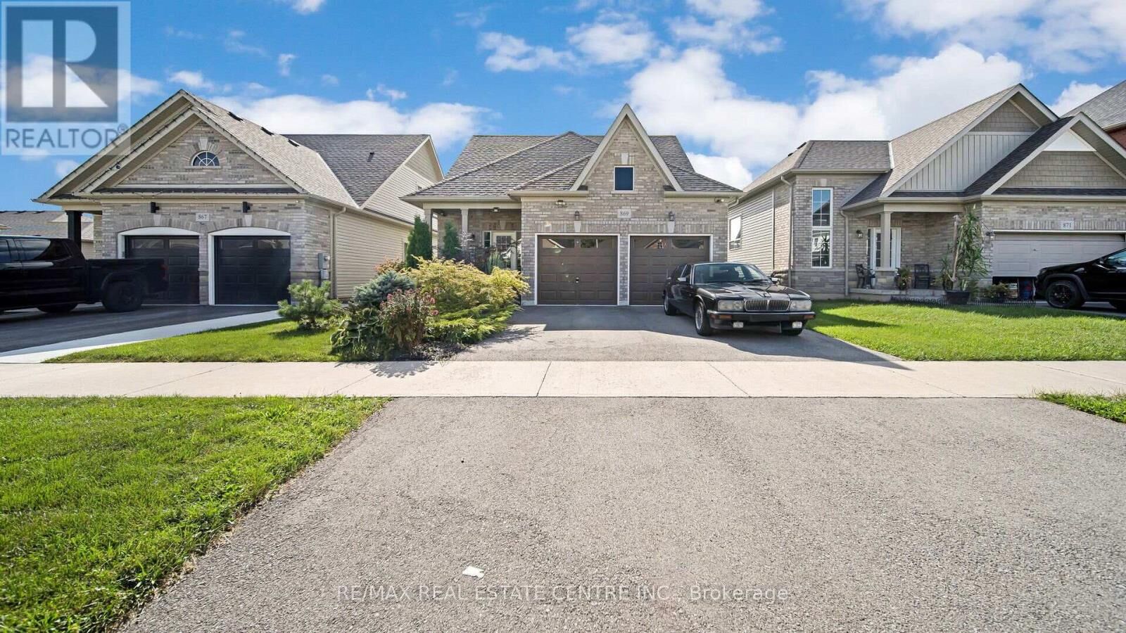 Property Photo:  869 Burwell Street  ON L2A 0E3 